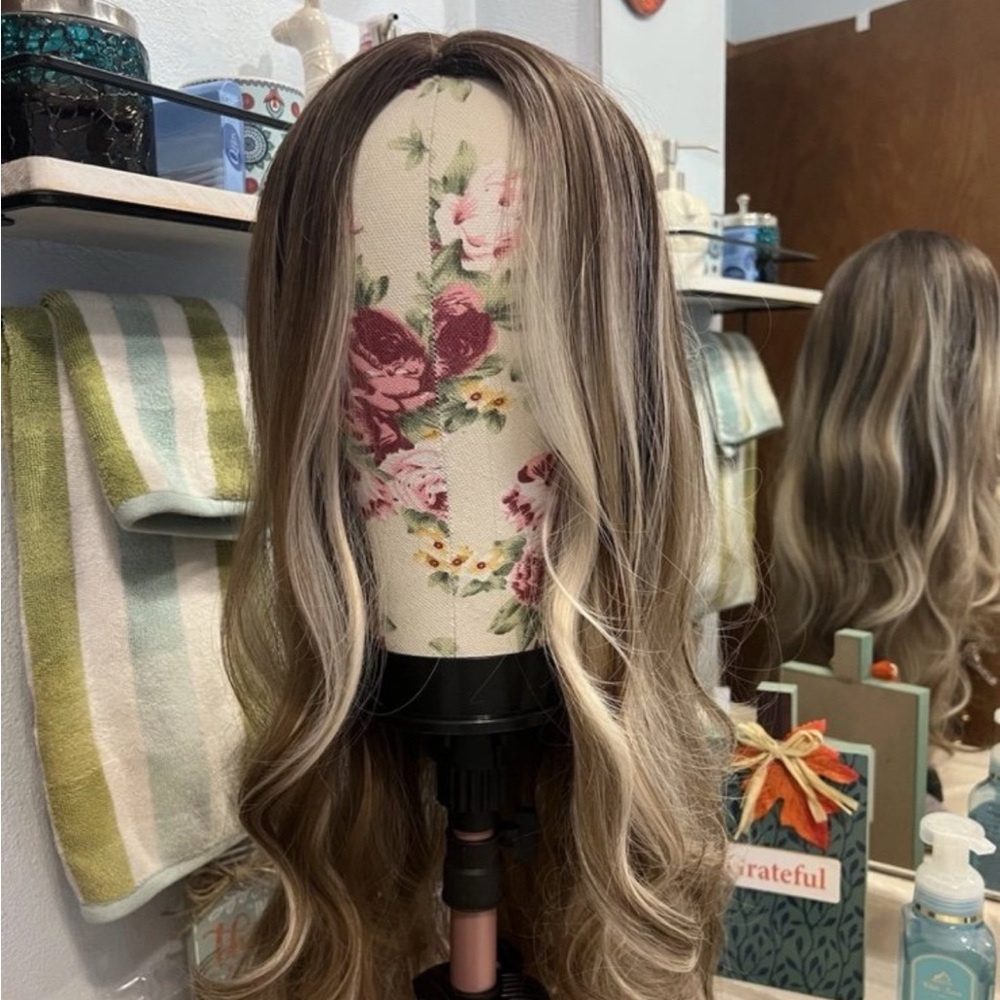 Beautiful New with tags synthetic wig